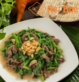 Fried beef with malabar spinach